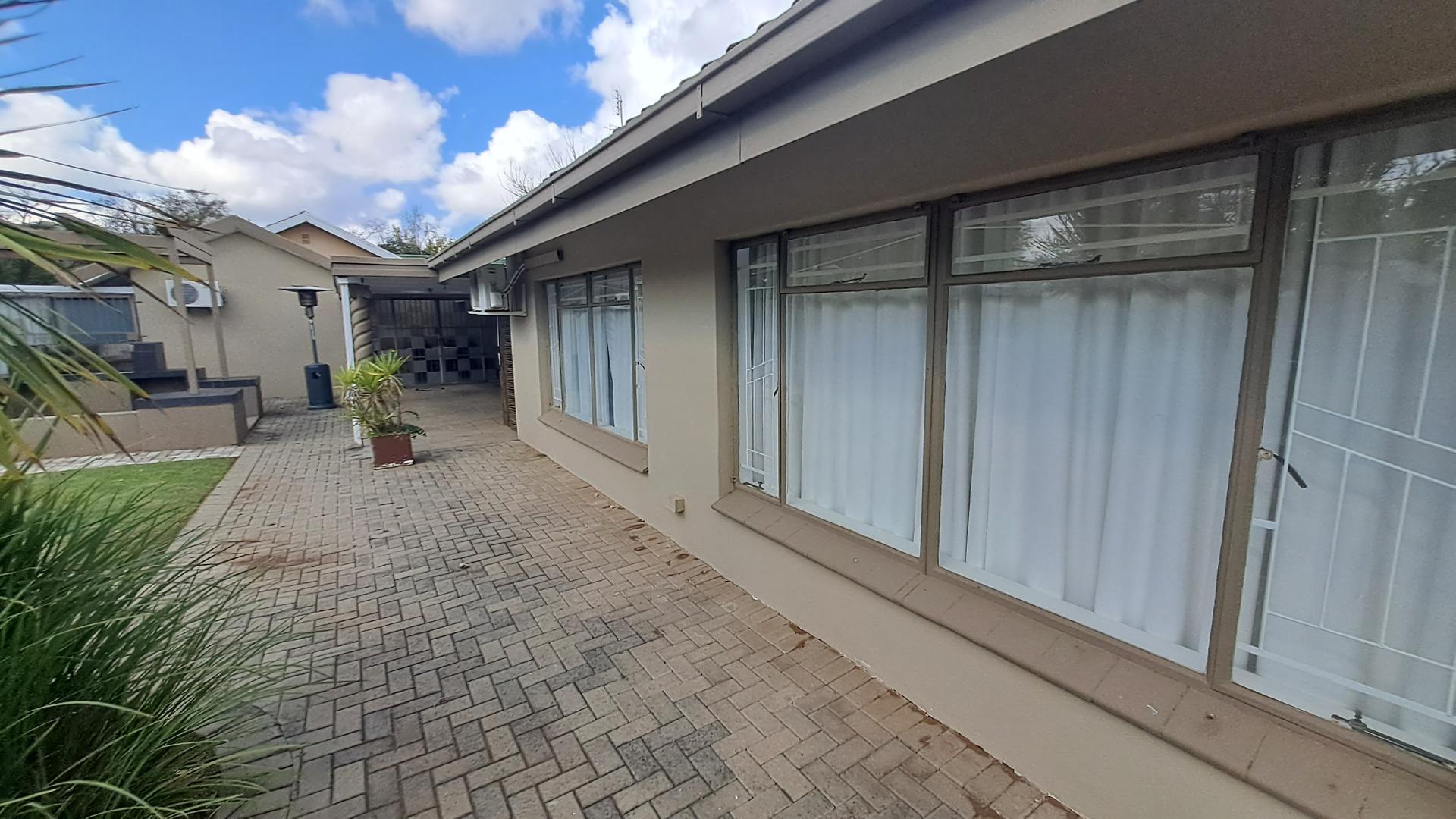 5 Bedroom Property for Sale in Brandwag Free State